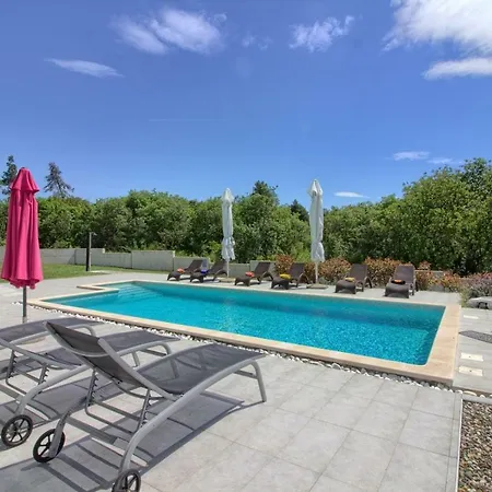 Beautiful Modern Windrose In Vila