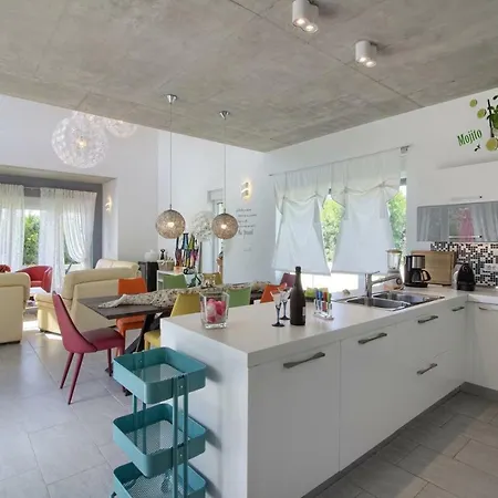 Vila Beautiful Modern Windrose In *