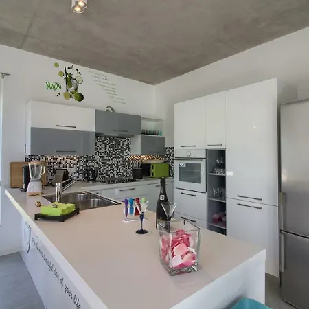 Vila Beautiful Modern Windrose In
