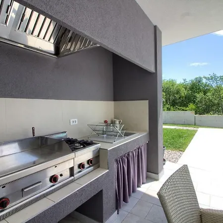 Vila Beautiful Modern Windrose In